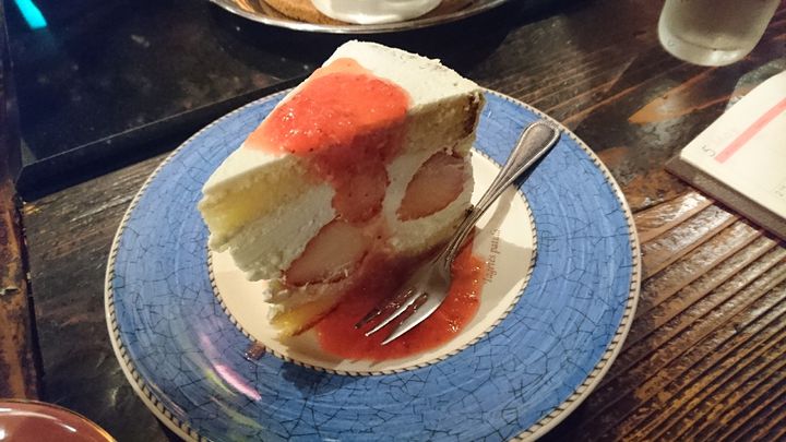 新宿でホッと一息。“幻のショートケーキ”が味わえる隠れ家カフェが素敵すぎる