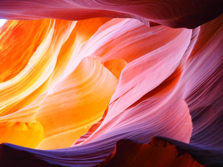 まるで絵画！燃えるような赤が美しすぎる世界の「赤い絶景」7選 