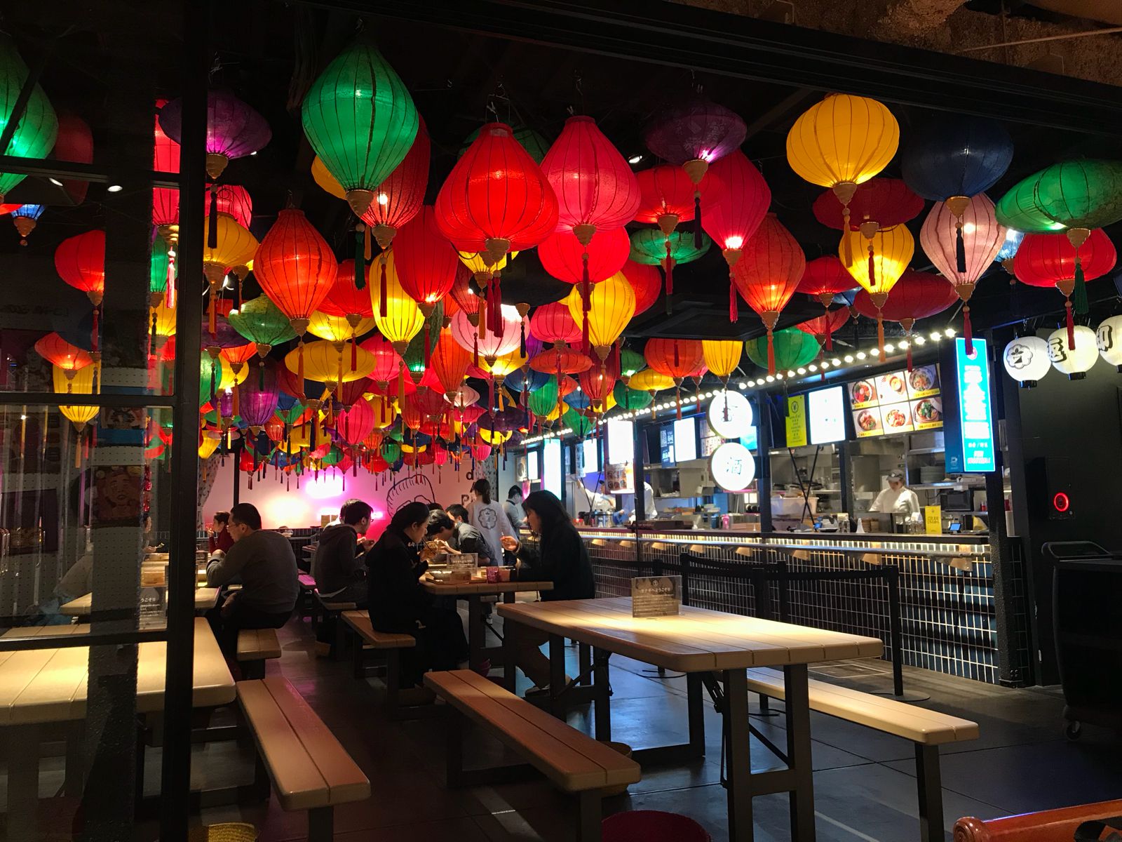 バスタ新宿 フード コート