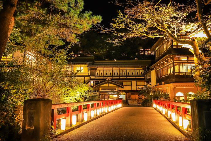 大正ロマンの世界へようこそ。関東近郊のレトロ温泉スポット集